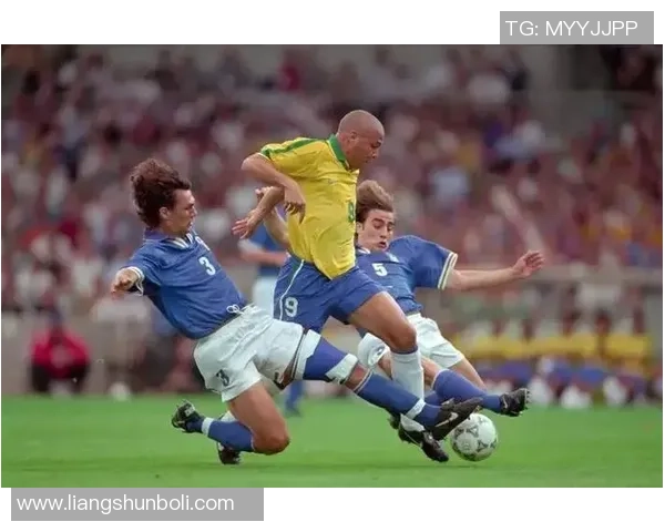 身高一米九的足球巨星有哪些 他们在场上的表现如何